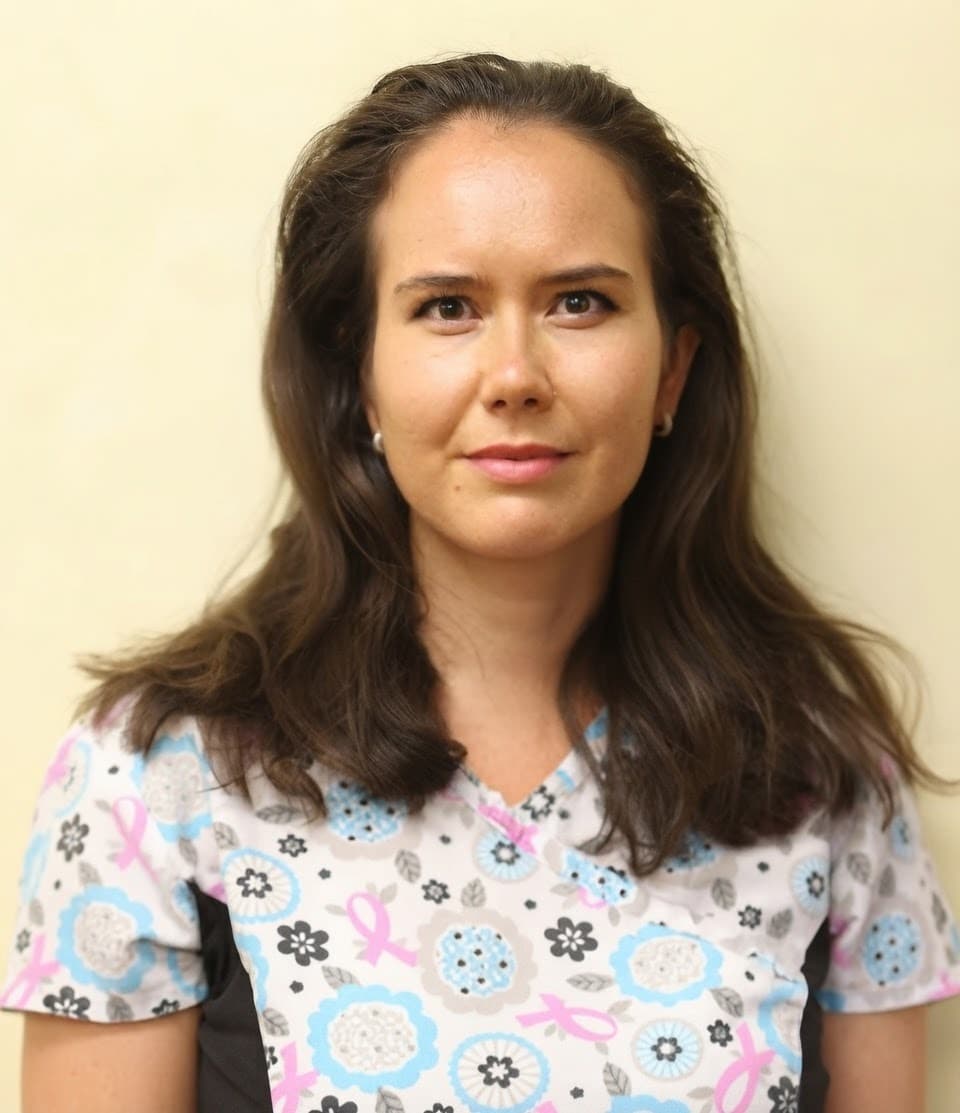 A member of the clinical team at Dr. Malakov's periodontal practice