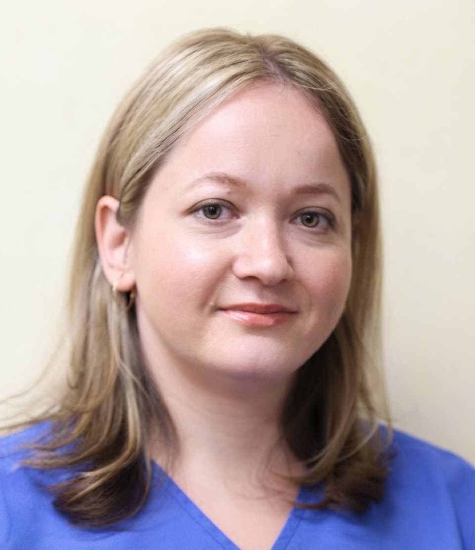 A member of the clinical team at Dr. Malakov's periodontal practice
